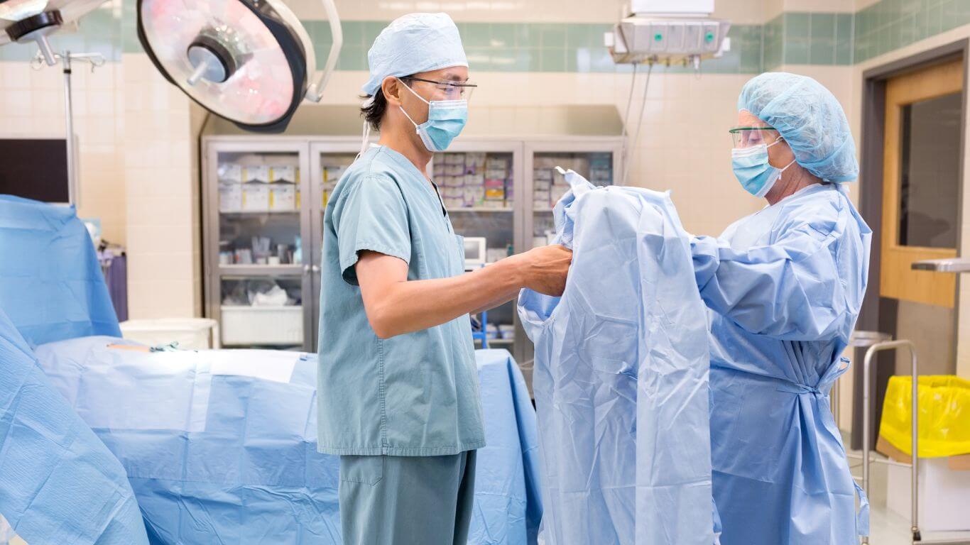 Key Benefits of Medical Gowns